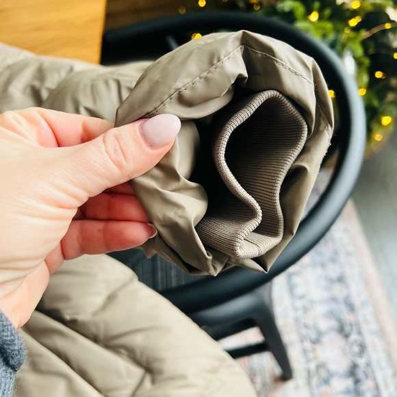 RAINS W Alta Puffer Parka- Size Large - Picture 4 of 8